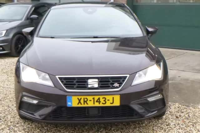 SEAT Leon (2019) thumbnail 2