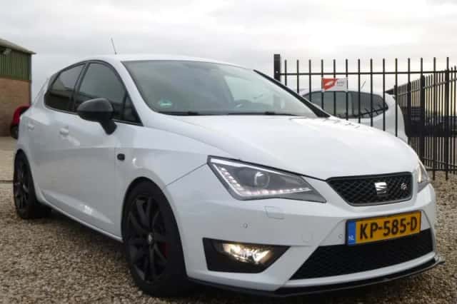 SEAT Ibiza (2016) thumbnail 1