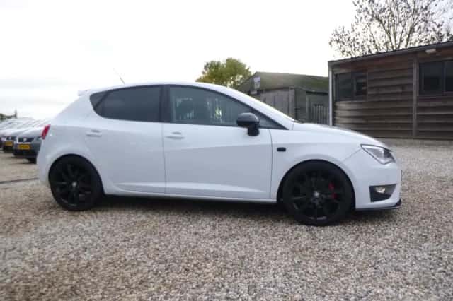 SEAT Ibiza (2016) thumbnail 2