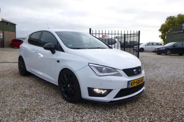 SEAT Ibiza (2016) thumbnail 3