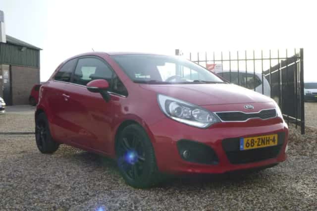 Kia Rio (2013) thumbnail 1