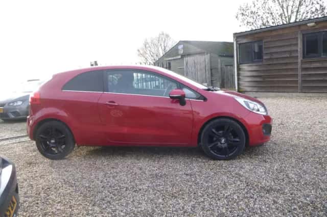 Kia Rio (2013) thumbnail 2