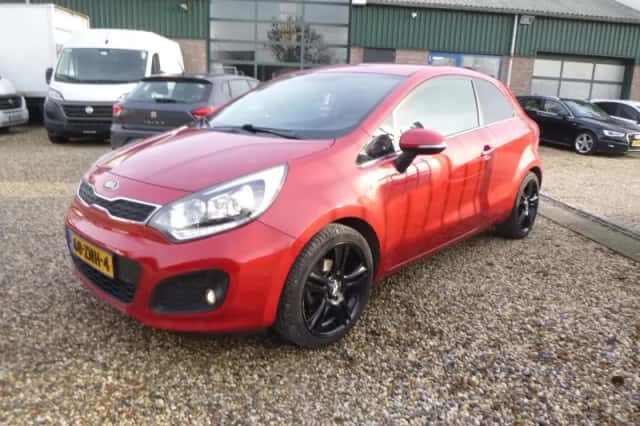Kia Rio (2013) thumbnail 5