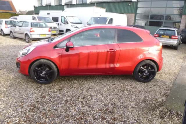 Kia Rio (2013) thumbnail 6