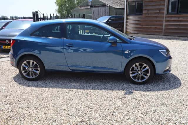 SEAT Ibiza (2015) thumbnail 2