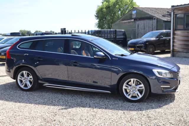 Volvo V60 (2013) thumbnail 2