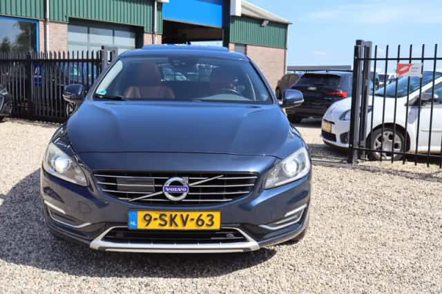 Volvo V60 (2013) thumbnail 4