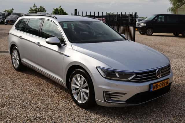 Volkswagen Passat (2016) thumbnail 3