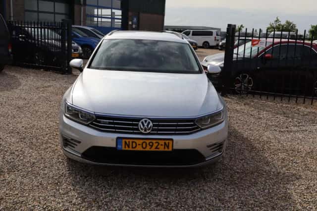 Volkswagen Passat (2016) thumbnail 4