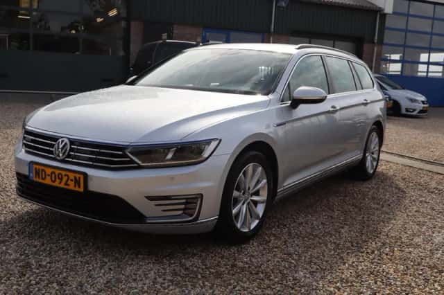 Volkswagen Passat (2016) thumbnail 5