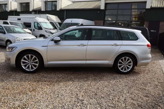 Volkswagen Passat (2016) thumbnail 6