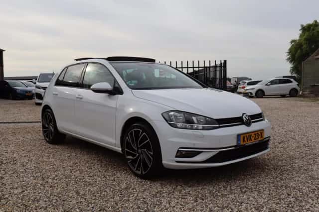Volkswagen Golf (2018) thumbnail 1