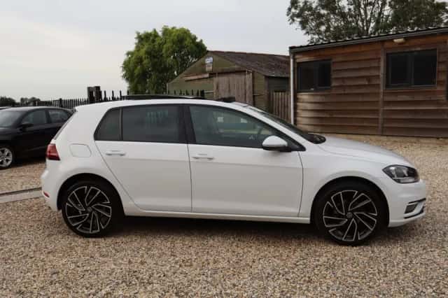 Volkswagen Golf (2018) thumbnail 2