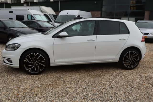 Volkswagen Golf (2018) thumbnail 6