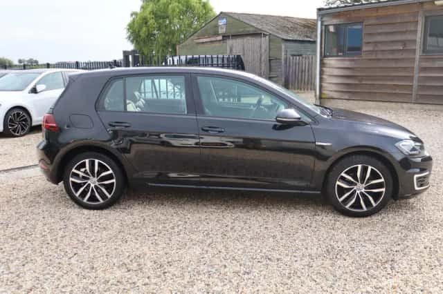Volkswagen e-Golf (2019) thumbnail 2