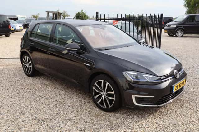 Volkswagen e-Golf (2019) thumbnail 3