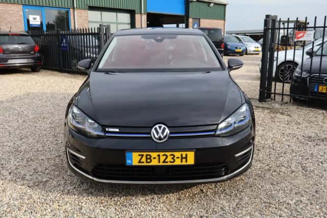 Volkswagen e-Golf (2019) thumbnail 4
