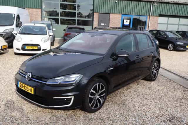 Volkswagen e-Golf (2019) thumbnail 5
