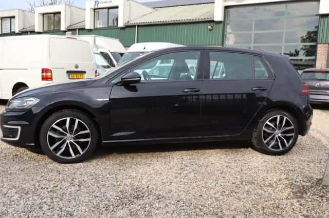 Volkswagen e-Golf (2019) thumbnail 6
