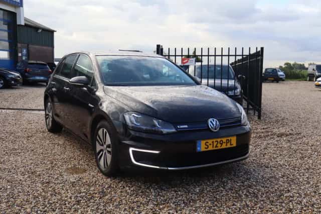 Volkswagen e-Golf (2016) thumbnail 1