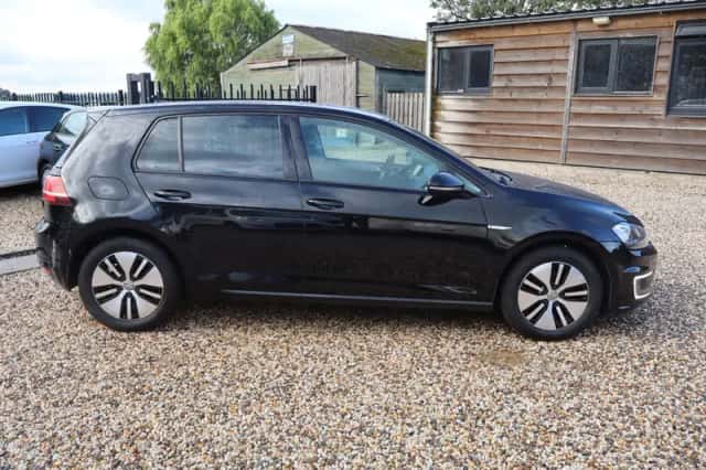 Volkswagen e-Golf (2016) thumbnail 2