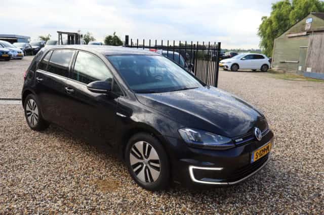 Volkswagen e-Golf (2016) thumbnail 3