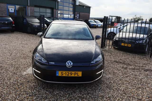 Volkswagen e-Golf (2016) thumbnail 4