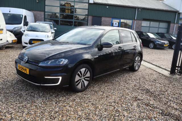 Volkswagen e-Golf (2016) thumbnail 5