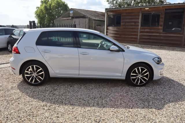Volkswagen e-Golf (2018) thumbnail 2