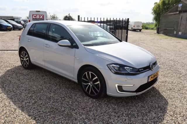 Volkswagen e-Golf (2018) thumbnail 3