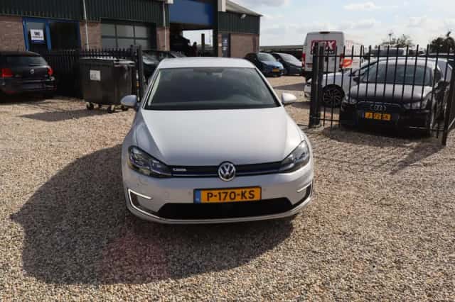 Volkswagen e-Golf (2018) thumbnail 4