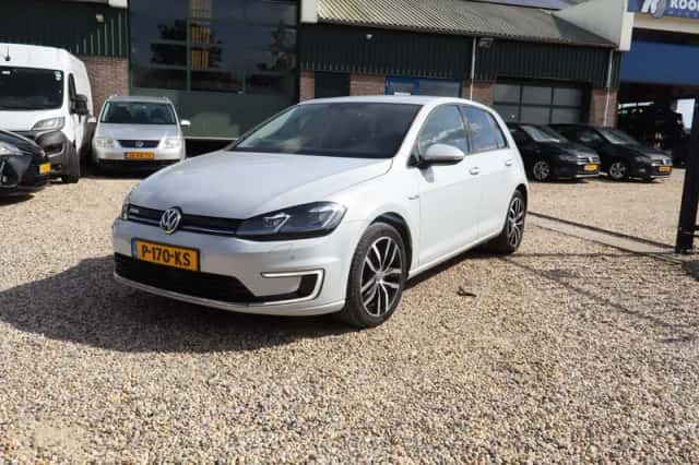 Volkswagen e-Golf (2018) thumbnail 5