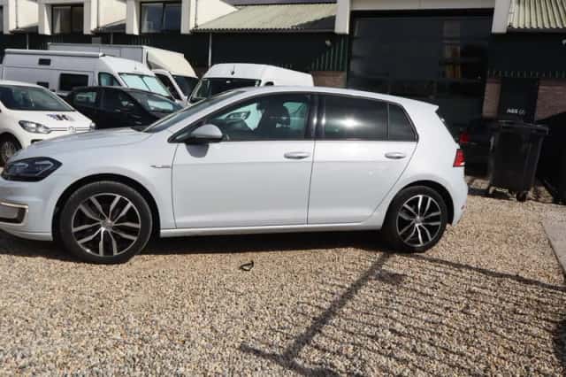 Volkswagen e-Golf (2018) thumbnail 6