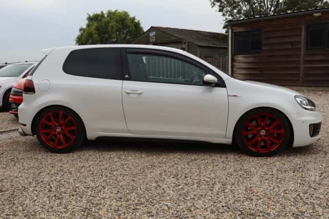 Volkswagen Golf (2010) thumbnail 2