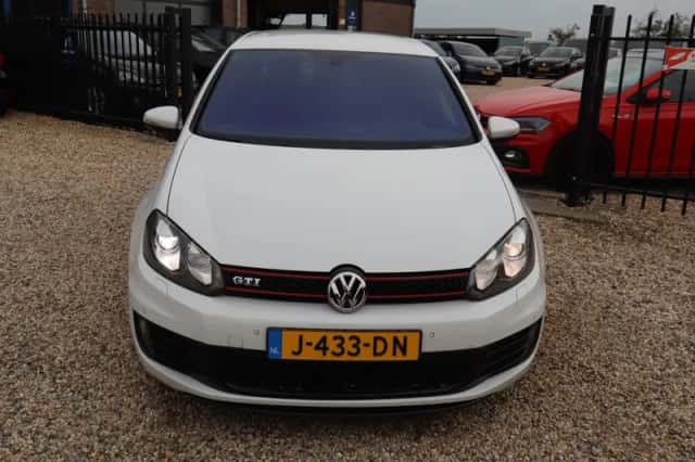 Volkswagen Golf (2010) thumbnail 4