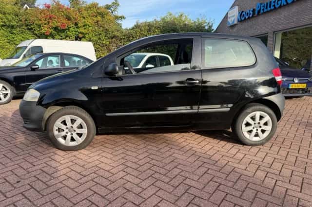 Volkswagen Fox (2006) thumbnail 2