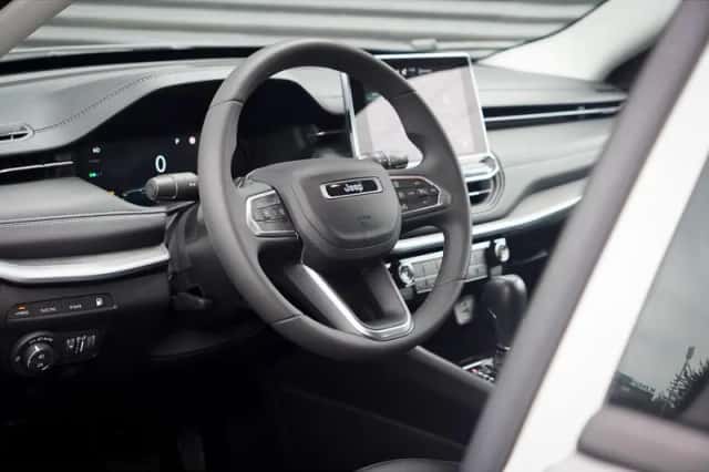 Jeep Compass (2022) thumbnail 5