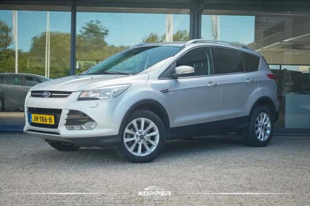 Ford Kuga (2015) thumbnail 1