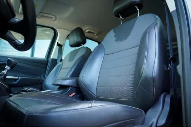 Ford Kuga (2015) thumbnail 2
