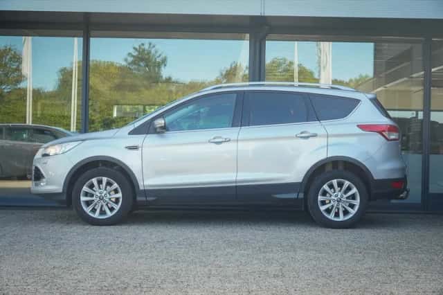 Ford Kuga (2015) thumbnail 3