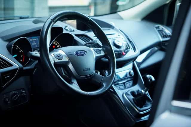 Ford Kuga (2015) thumbnail 6
