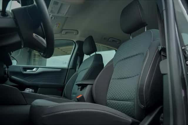 Ford Kuga (2022) thumbnail 2