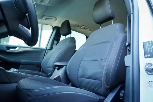 Ford Kuga (2022) thumbnail 2