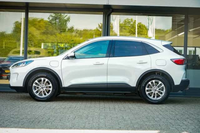 Ford Kuga (2022) thumbnail 3