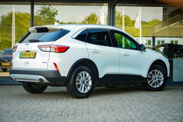 Ford Kuga (2022) thumbnail 4
