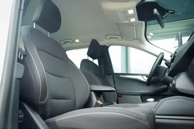 Ford Kuga (2022) thumbnail 2