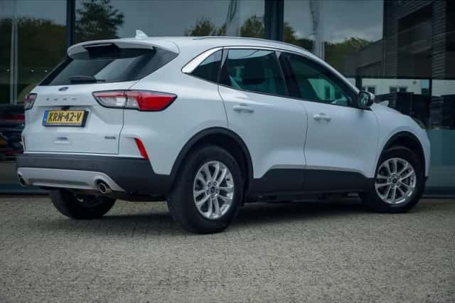 Ford Kuga (2022) thumbnail 4