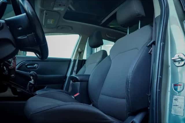 Kia Carens (2013) thumbnail 2