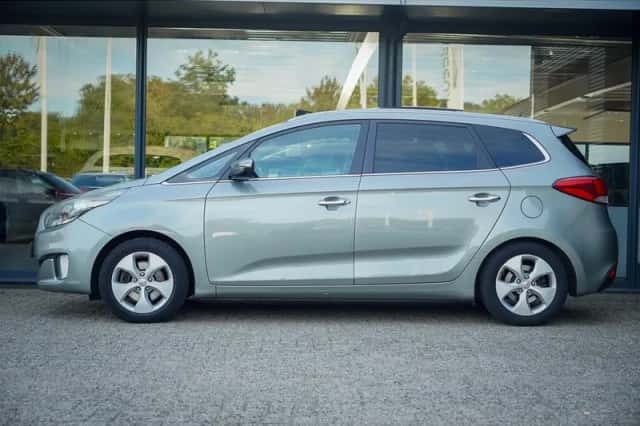 Kia Carens (2013) thumbnail 3