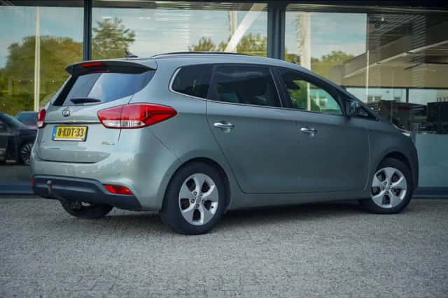 Kia Carens (2013) thumbnail 4